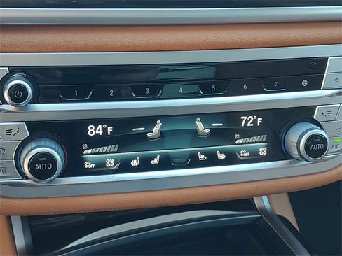 Used 2022 BMW 750i xDrive 750i xDrive image 19