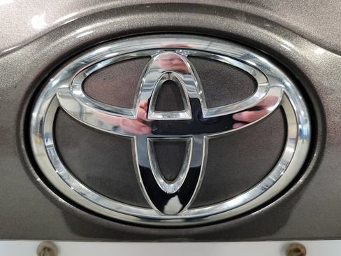 Used 2019 Toyota Highlander XLE AWD/4WD image 14