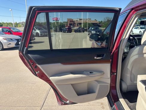 Used 2013 Subaru Outback 2.5i Limited AWD/4WD image 39