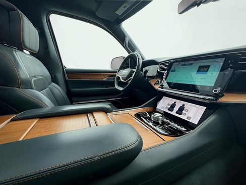 Used 2022 Jeep Grand Wagoneer Series II w/ Flexible Seating Group image 39