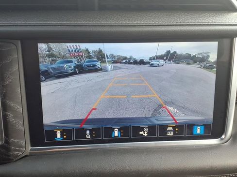Used 2021 GMC Yukon Denali w/ Denali Ultimate Package AWD/4WD image 12