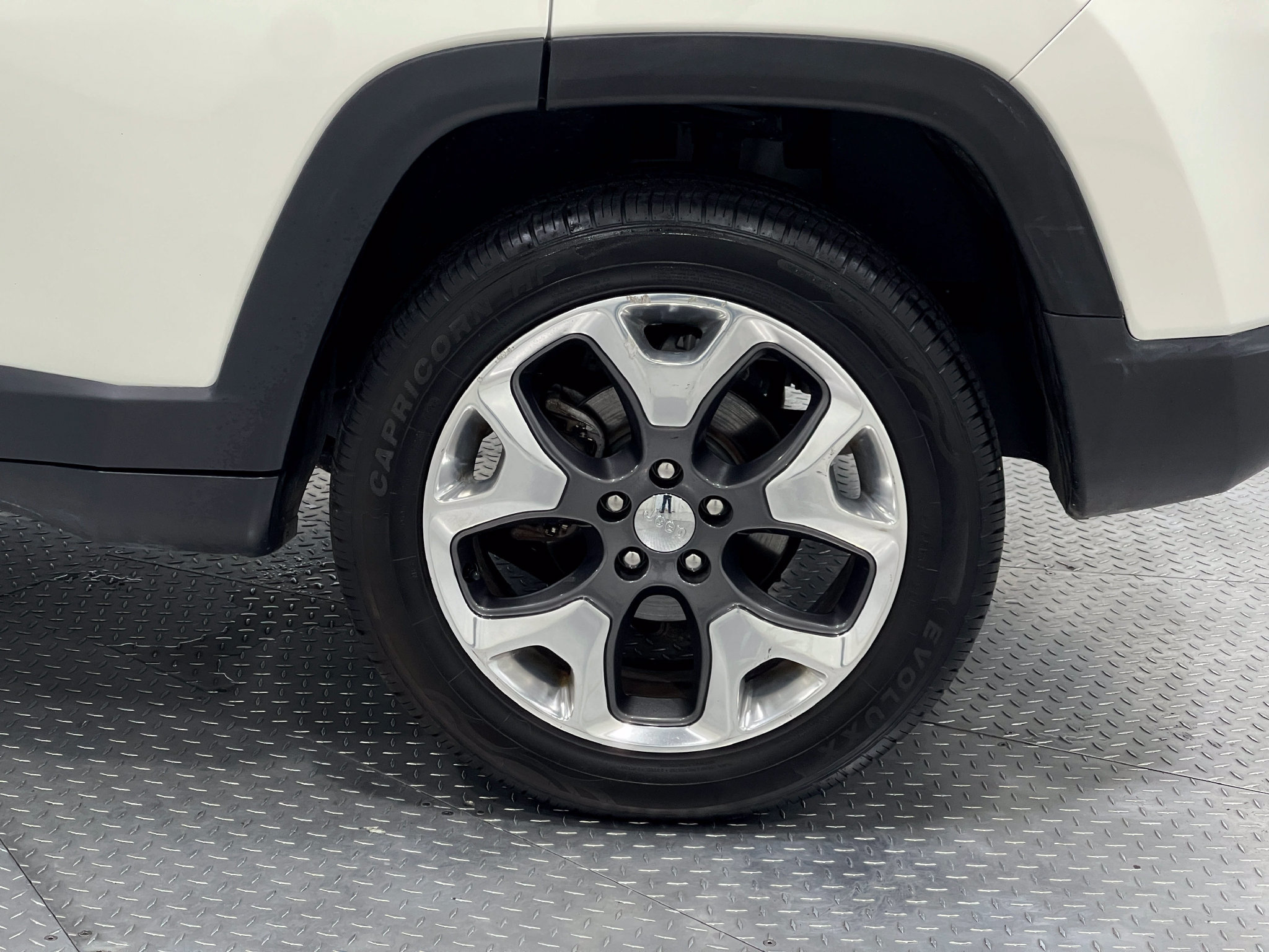 Used 2019 Jeep Compass Limited AWD/4WD image 35