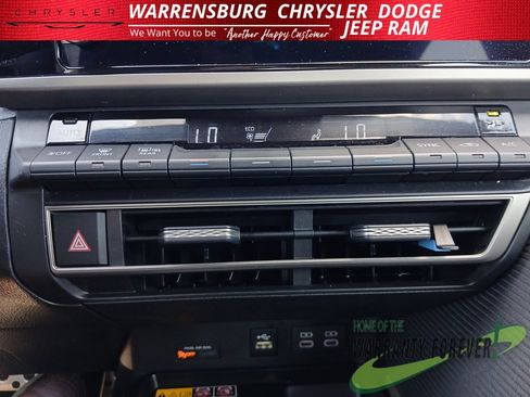 Used 2025 Toyota Camry SE FWD image 23