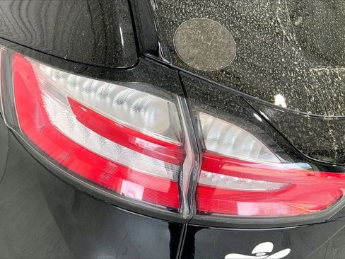 Used 2020 Ford Edge SE image 13