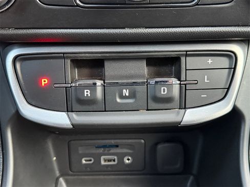 Used 2023 GMC Terrain SLT image 18