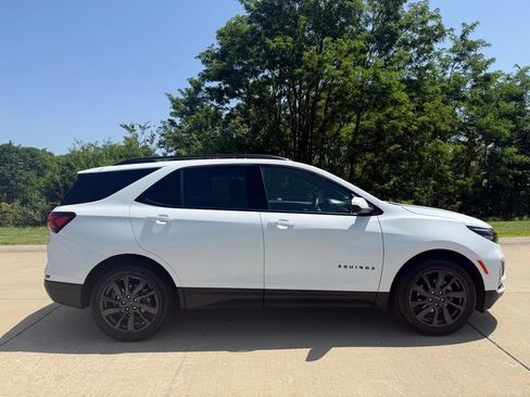 Used 2024 Chevrolet Equinox RS FWD image 2