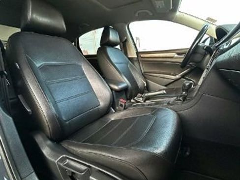 Used 2017 Volkswagen Passat 1.8T SE image 9