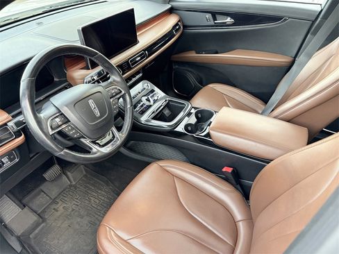 Used 2024 Lincoln Nautilus Premier image 7