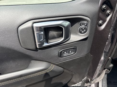 Used 2025 Jeep Wrangler Unlimited Sahara AWD/4WD image 14