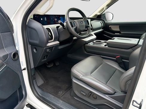 Used 2025 Ford Expedition Max Active AWD/4WD image 27