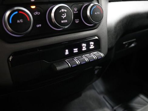 Used 2022 RAM 1500 Big Horn AWD/4WD image 32