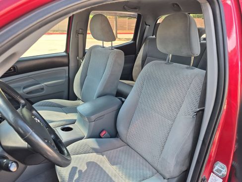 Used 2011 Toyota Tacoma PreRunner w/ SR5 Pkg #2 RWD image 13