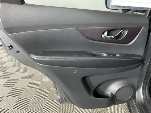 Used 2015 Nissan Rogue S FWD image 23