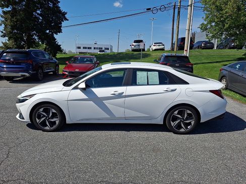 Certified 2023 Hyundai Elantra Limited w/ Cargo Package FWD image 9