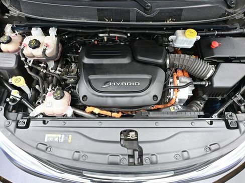 Used 2018 Chrysler Pacifica Limited w/ Advanced Safetytec Group FWD image 50