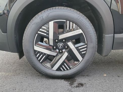 Used 2025 Nissan Kicks SV image 27