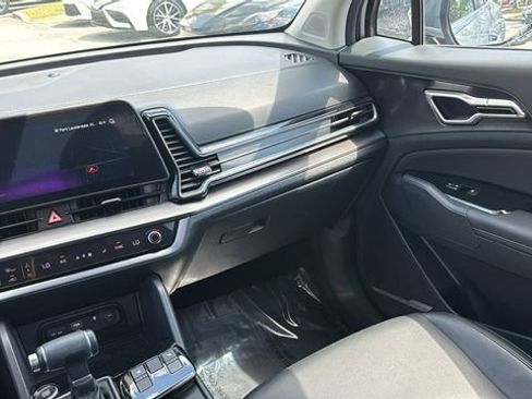 Used 2025 Kia Sportage EX image 15