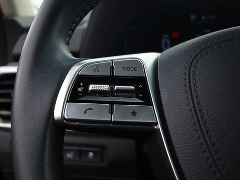 Used 2024 Kia Telluride EX w/ EX Captain's Chair Package FWD image 11