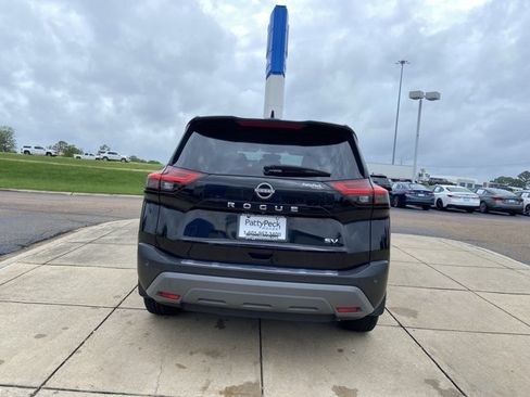 Used 2023 Nissan Rogue SV FWD image 10