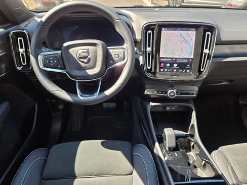Certified 2023 Volvo XC40 Recharge Ultimate AWD/4WD image 18
