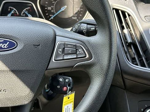 Used 2018 Ford Focus SE FWD image 9