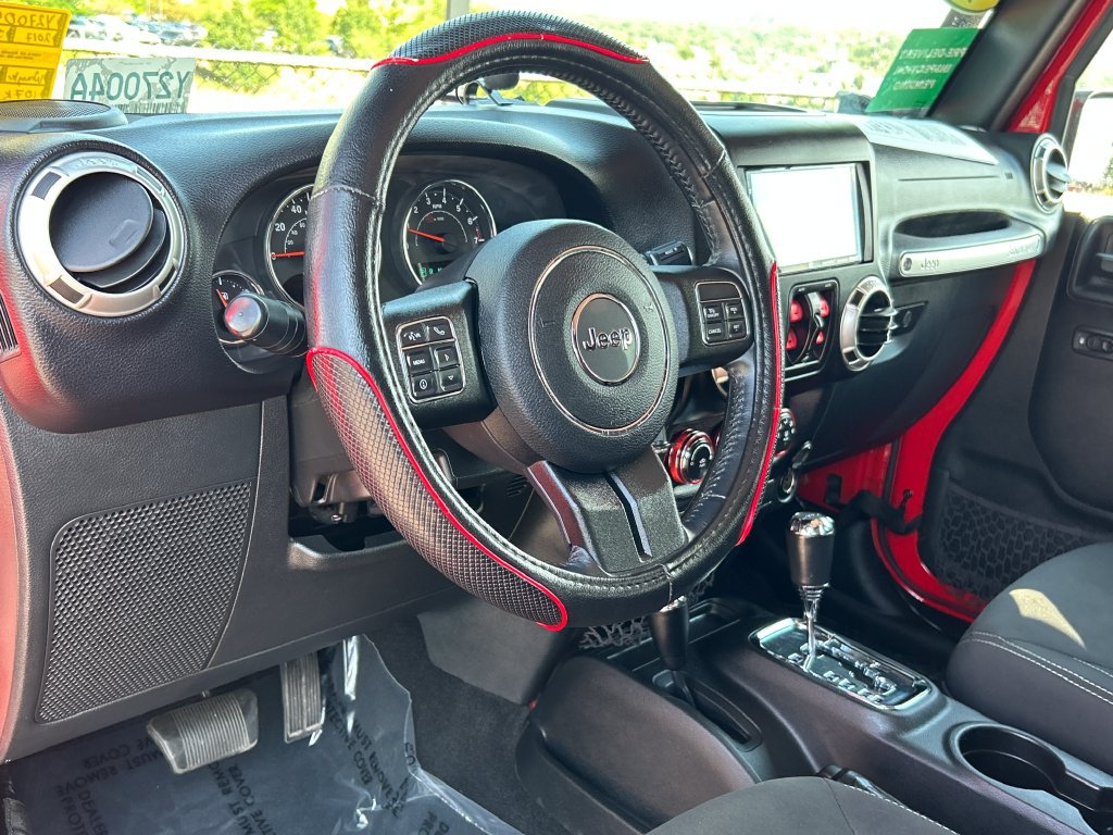 Used 2017 Jeep Wrangler Unlimited Sahara w/ Connectivity Group AWD/4WD image 7