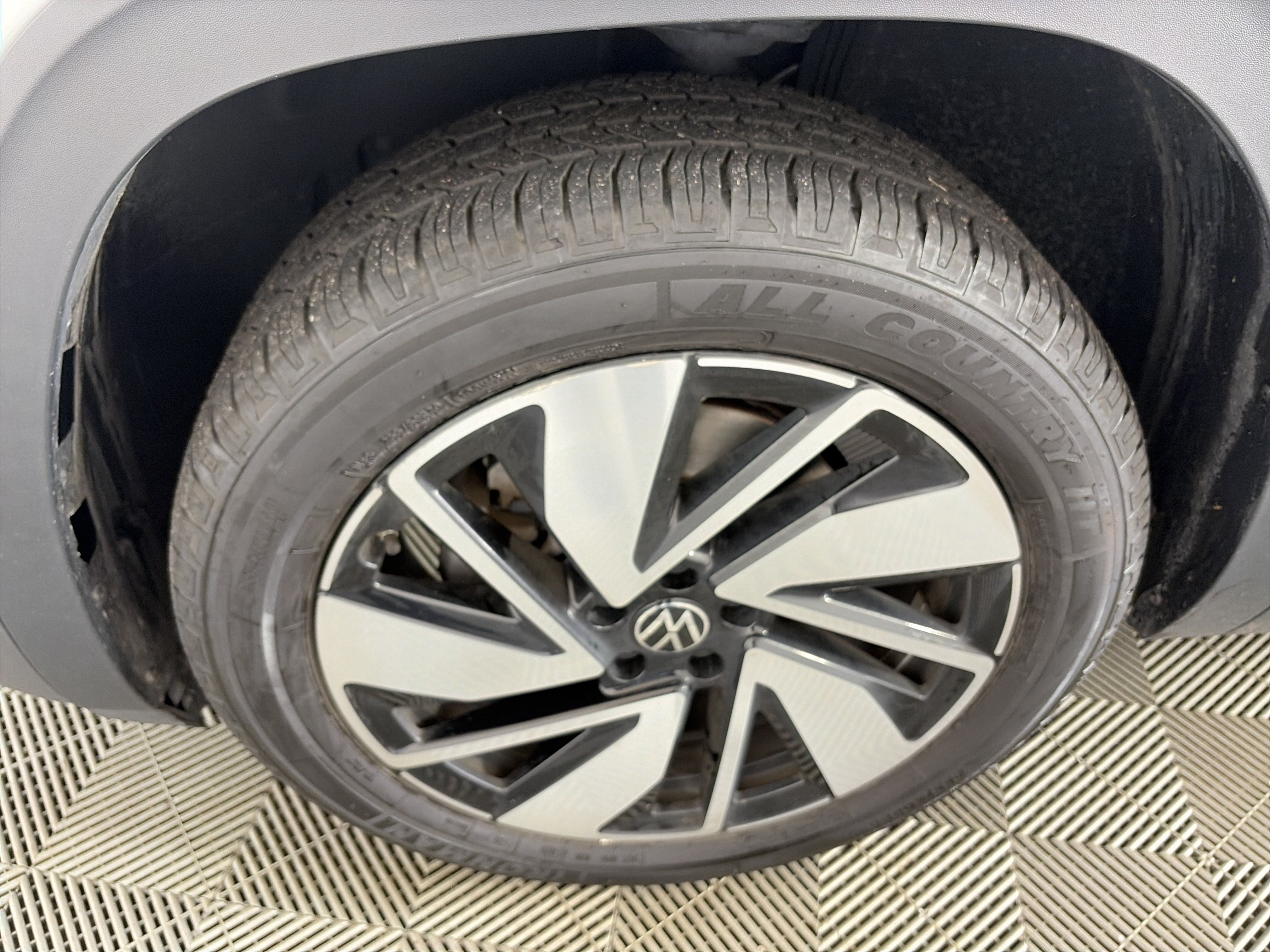 Used 2024 Volkswagen Atlas SE AWD/4WD image 14