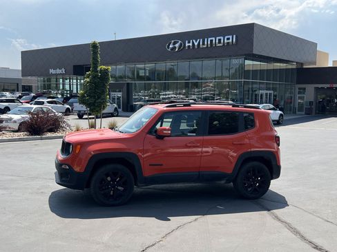 Used 2018 Jeep Renegade Altitude AWD/4WD image 1