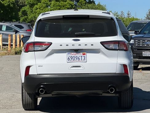Certified 2022 Ford Escape SE w/ SE Sport Appearance Package image 5