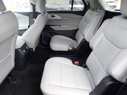 New 2026 Ford Explorer Active AWD/4WD image 10