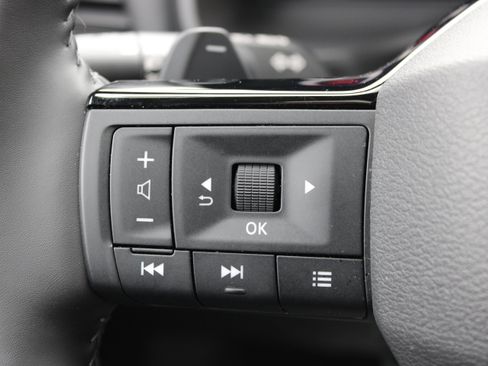 Certified 2025 Nissan Rogue Platinum w/ Tech Package image 27