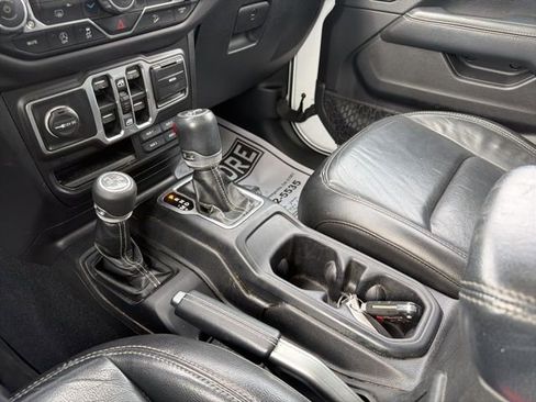 Used 2018 Jeep Wrangler Unlimited Sahara AWD/4WD image 22