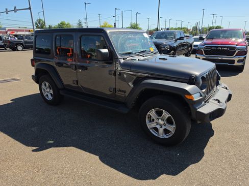 Used 2022 Jeep Wrangler Unlimited Sport AWD/4WD image 7