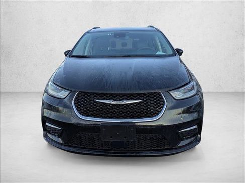 Used 2022 Chrysler Pacifica Touring-L image 2