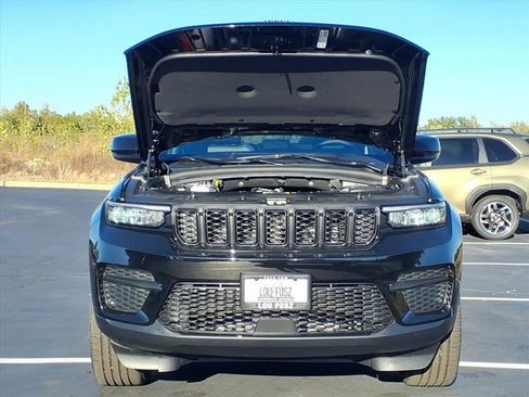 New 2025 Jeep Grand Cherokee Altitude image 24