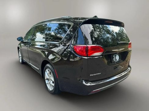 Used 2018 Chrysler Pacifica Touring-L w/ Tire & Wheel Group FWD image 7