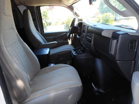 Used 2016 Chevrolet Express 2500 RWD image 23