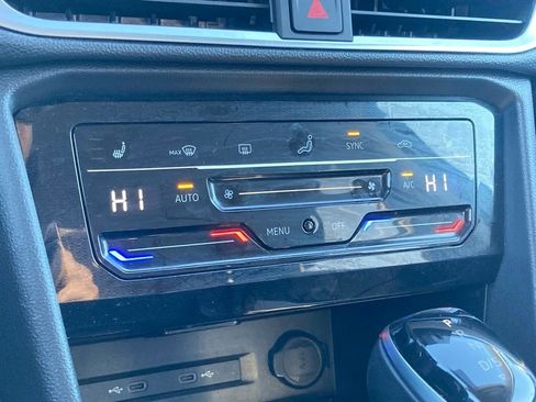 Used 2025 Volkswagen Taos SE image 23