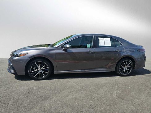 Used 2023 Toyota Camry SE FWD image 6