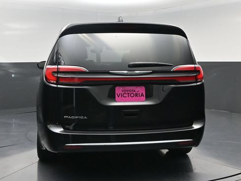 Used 2024 Chrysler Pacifica Touring-L FWD image 17