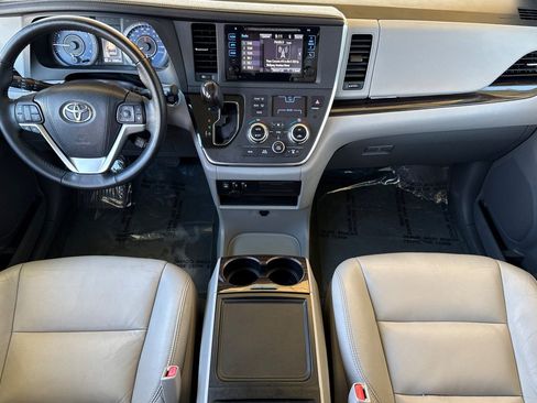 Used 2015 Toyota Sienna XLE w/ XLE Navigation Package image 15