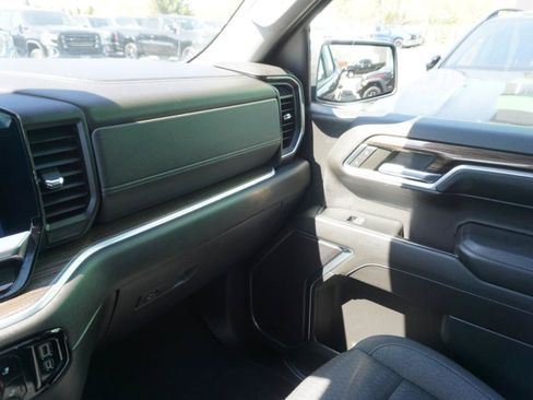 Used 2022 Chevrolet Silverado 1500 LT AWD/4WD image 20