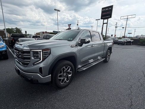 Used 2024 GMC Sierra 1500 SLT w/ SLT Premium Plus Package AWD/4WD image 10