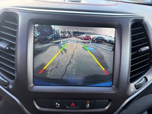 Used 2021 Jeep Cherokee Trailhawk w/ Sun, Sound & Nav Group image 19