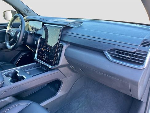 Used 2024 GMC Acadia Elevation w/ Black Edition image 32