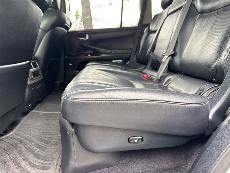 Used 2014 Lexus LX 570 4WD w/ Luxury Package image 40