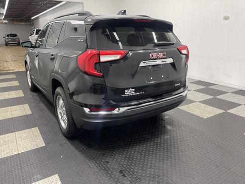 Used 2022 GMC Terrain SLE image 2