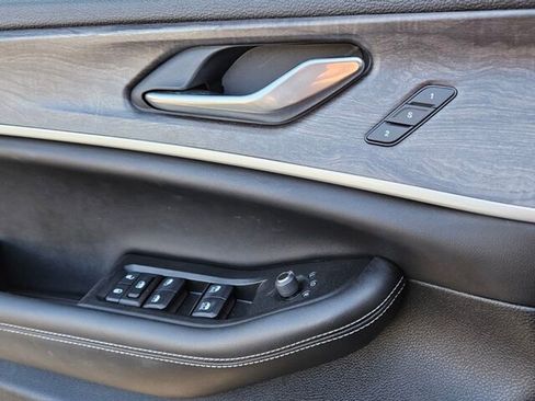 Used 2024 Jeep Grand Cherokee L Limited w/ Black Appearance Package image 34