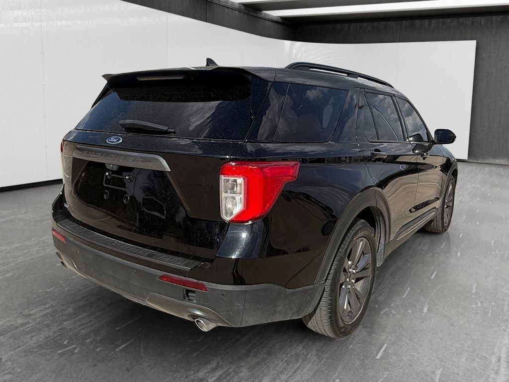 Used 2023 Ford Explorer XLT w/ Equipment Group 202A RWD image 5