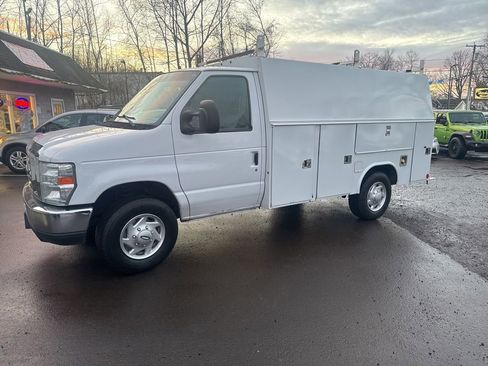 Used 2016 Ford E-350 and Econoline 350 Super Duty w/ Power Windows & Locks Group RWD image 34